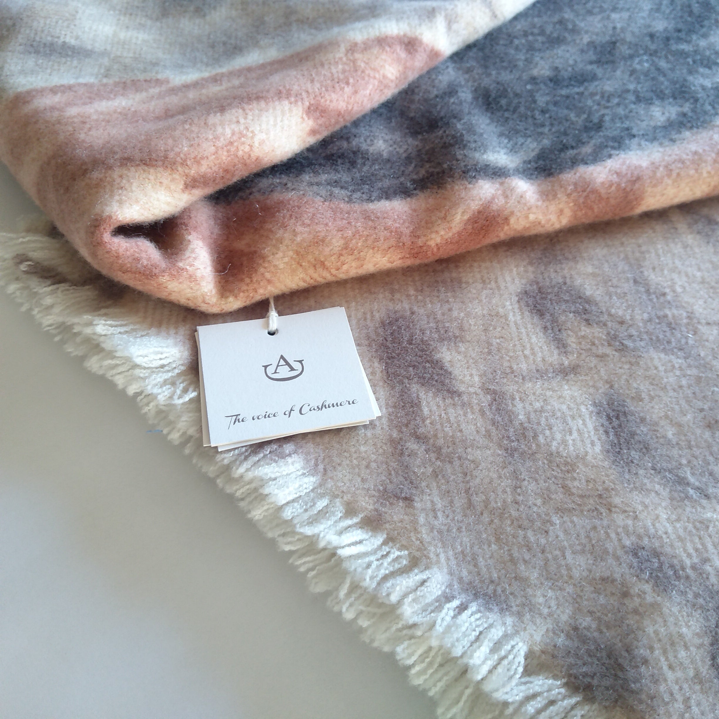 【イタリア輸入品】Tredicinodi カシミヤ 大判ブランケット イタリア輸入品】Tredicinodi カシミヤ 大判ブランケット 自然素材の